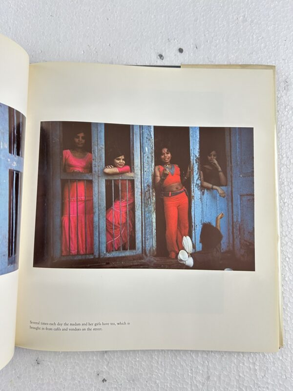 Mark-11 Mary Ellen Mark, Falkland Road : Prostitutes of Bombay