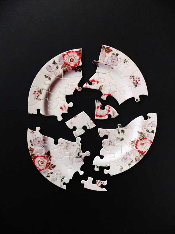Closky-1-small Claude Closky, Assiette Cassée / Broken Dish